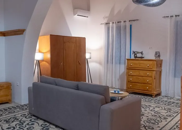 Diolanth Traditional House