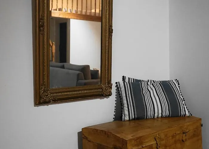 Diolanth Traditional House *