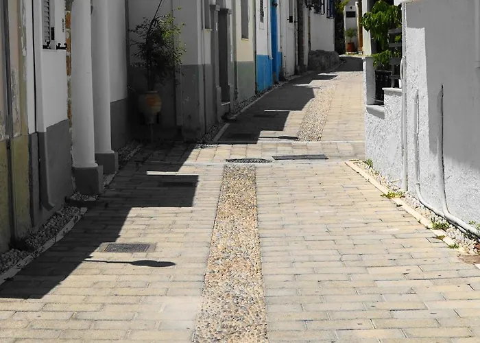 Diolanth Traditional House *