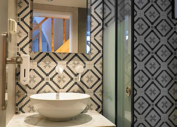 Diolanth Traditional House *